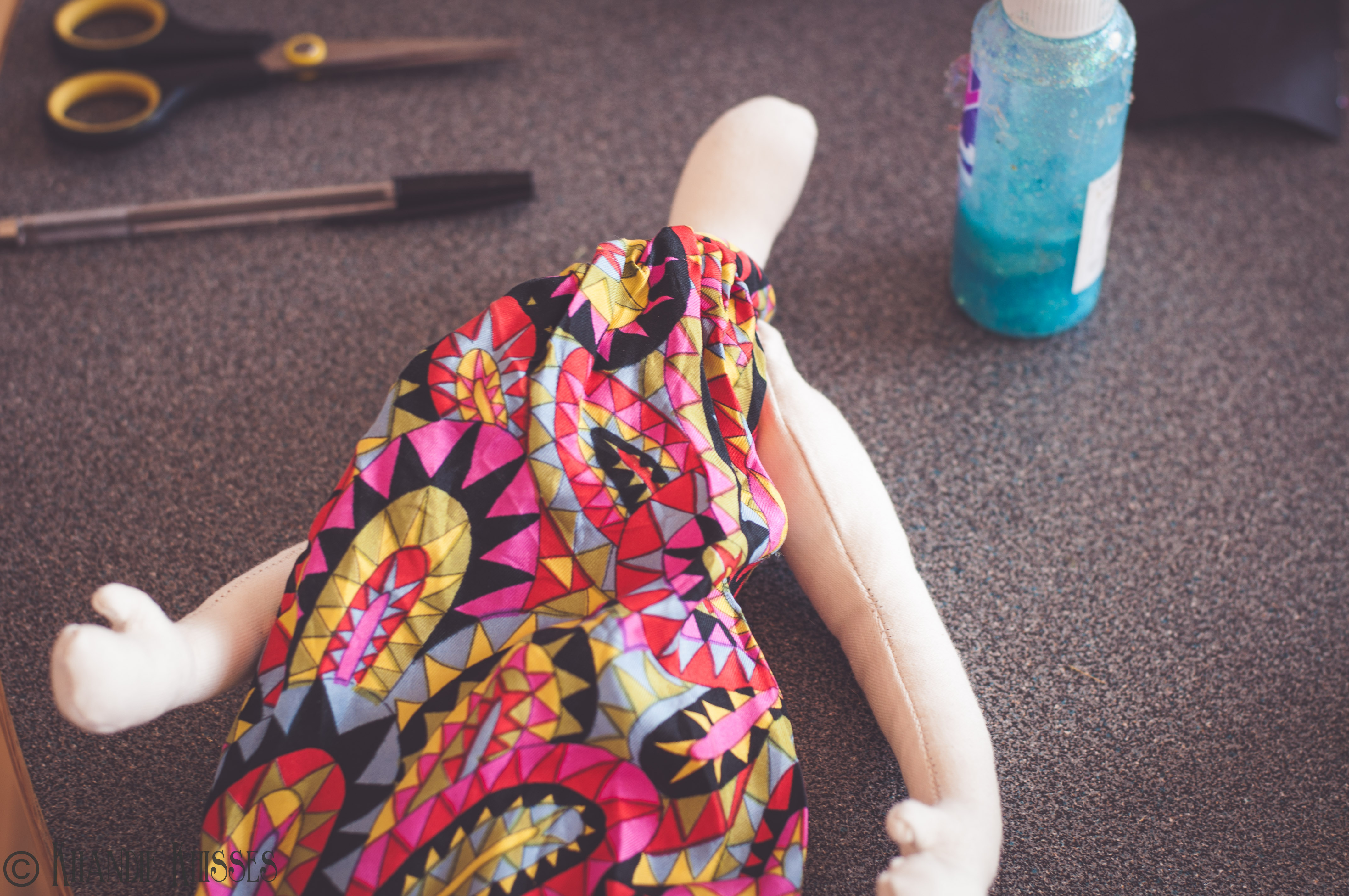 Indenti-Kit Doll making starts...my snazzy sleeve turned halter neck.