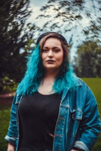 portrait, photography, photo, blue hair, model, plus size, northampton, photographer, photography, location, outside, delapre, nature, natural light, northants, lensbaby, twist 60, nikon,