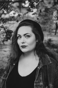 portrait, photography, photo, blue hair, model, plus size, northampton, photographer, photography, location, outside, delapre, nature, natural light, northants, lensbaby, twist 60, nikon,