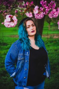 portrait, photography, photo, blue hair, model, plus size, northampton, photographer, photography, location, outside, delapre, nature, natural light, northants, lensbaby, twist 60, nikon,
