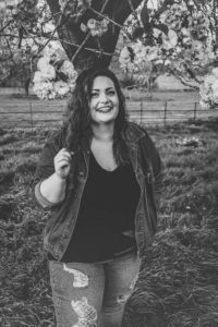 portrait, photography, photo, blue hair, model, plus size, northampton, photographer, photography, location, outside, delapre, nature, natural light, northants, lensbaby, twist 60, nikon,