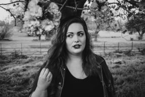 portrait, photography, photo, blue hair, model, plus size, northampton, photographer, photography, location, outside, delapre, nature, natural light, northants, lensbaby, twist 60, nikon,