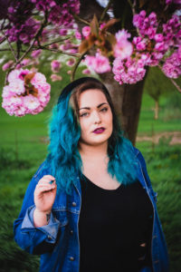 portrait, photography, photo, blue hair, model, plus size, northampton, photographer, photography, location, outside, delapre, nature, natural light, northants, lensbaby, twist 60, nikon,
