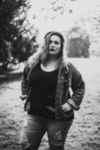 portrait, photography, photo, blue hair, model, plus size, northampton, photographer, photography, location, outside, delapre, nature, natural light, northants, lensbaby, twist 60, nikon,