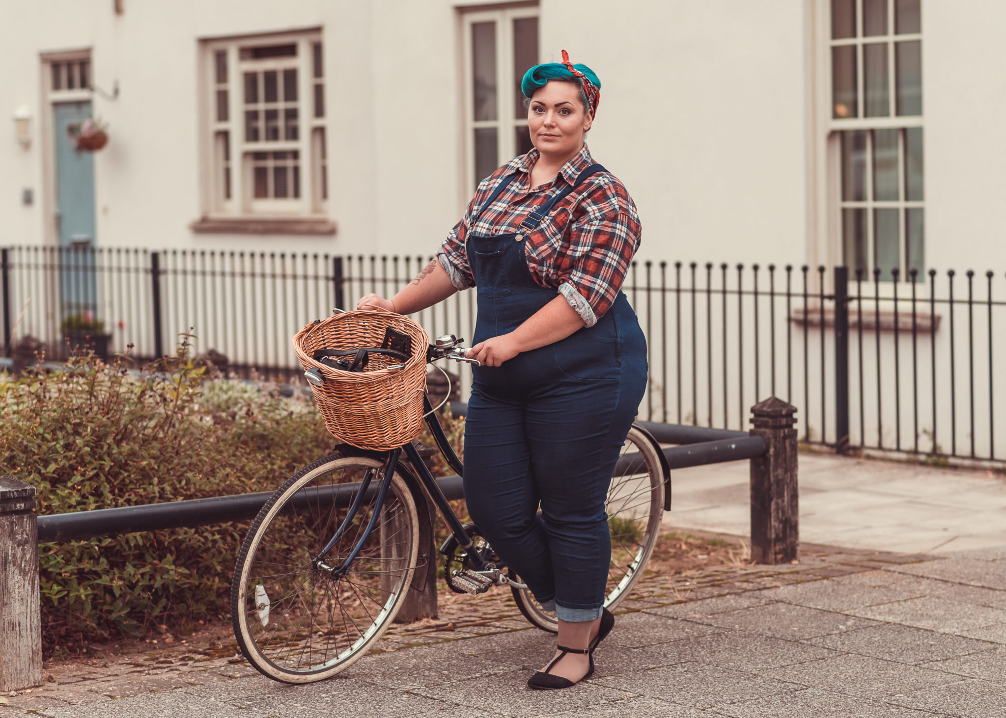 natural light, mono, monochrome, curve model, plus size model, plus size, fashion, vintage, pinup, retro, northants, northampton, northamptonshire, khandie, photographer, photography, nikon, portrait,