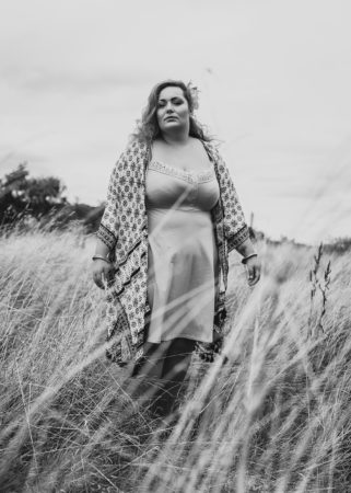 natural light, mono, monochrome, curve model, plus size model, plus size, fashion, vintage, pinup, retro, northants, northampton, northamptonshire, khandie, photographer, photography, nikon, portrait,