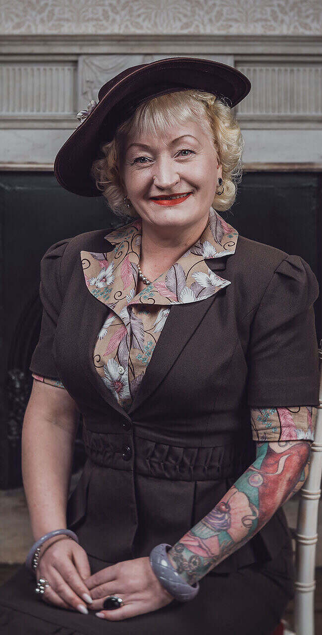 vintage lensbaby portrait fashion khandie